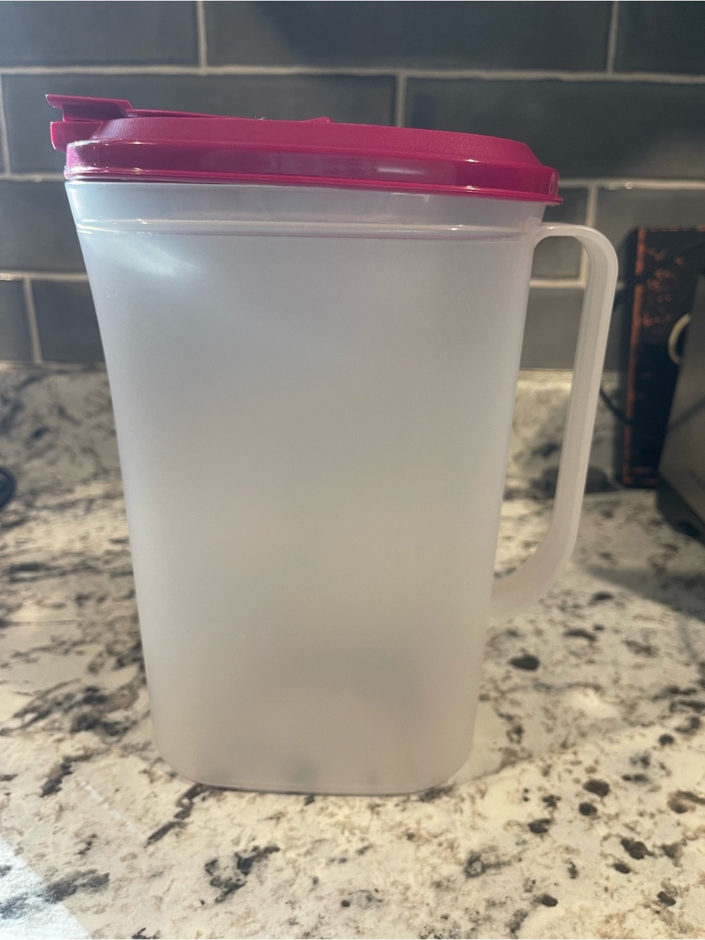 TUPPERWARE Slim Line 2 Qt Drink Pitcher